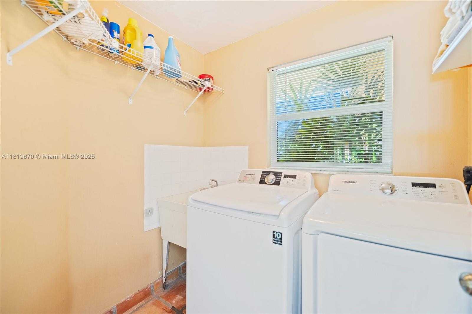 Small Image of 3320 MAPLE LN, Davie Number 21