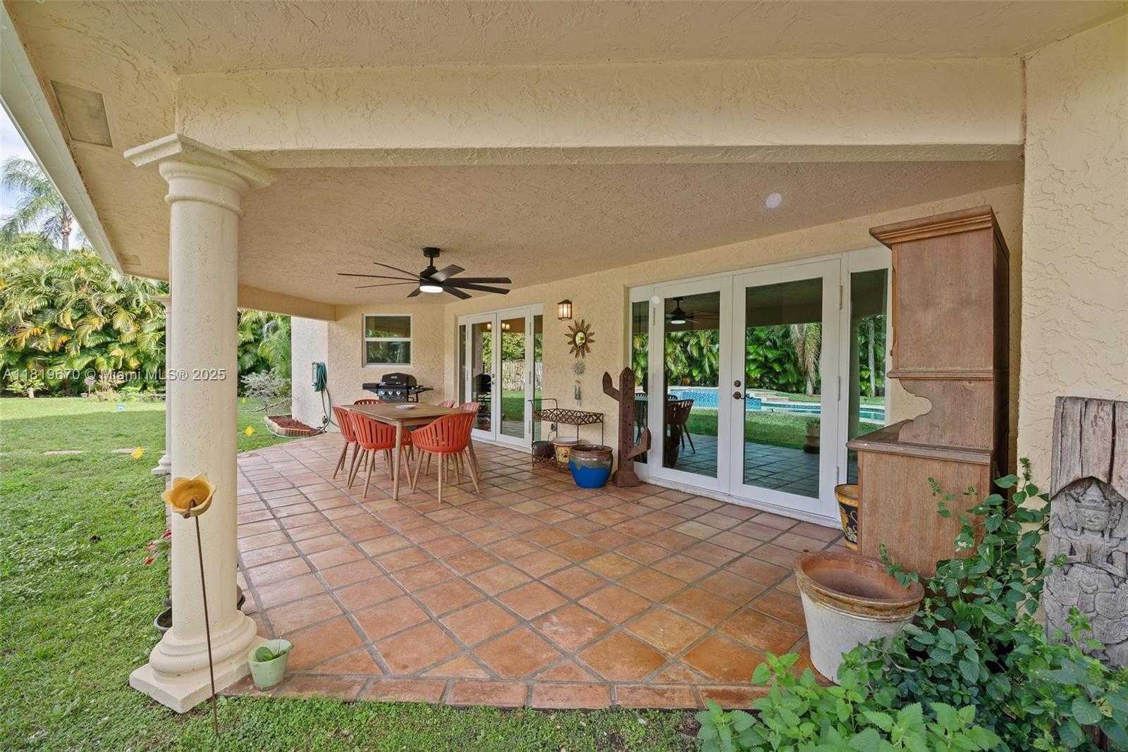 Small Image of 3320 MAPLE LN, Davie Number 23