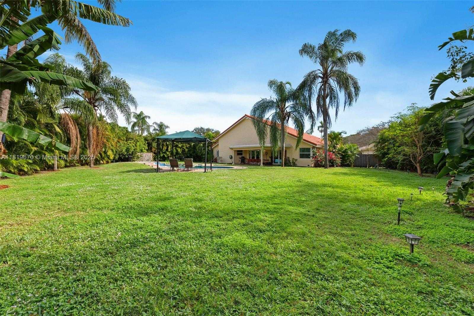 Small Image of 3320 MAPLE LN, Davie Number 25