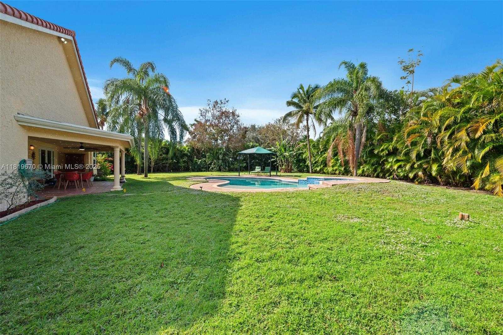 Small Image of 3320 MAPLE LN, Davie Number 26