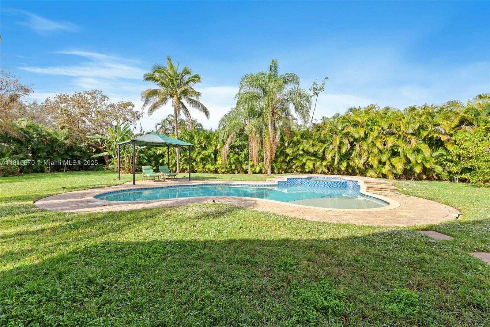 Small Image of 3320 MAPLE LN, Davie Number 27