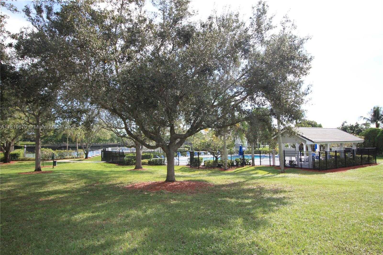 Small Image of 3320 MAPLE LN, Davie Number 33