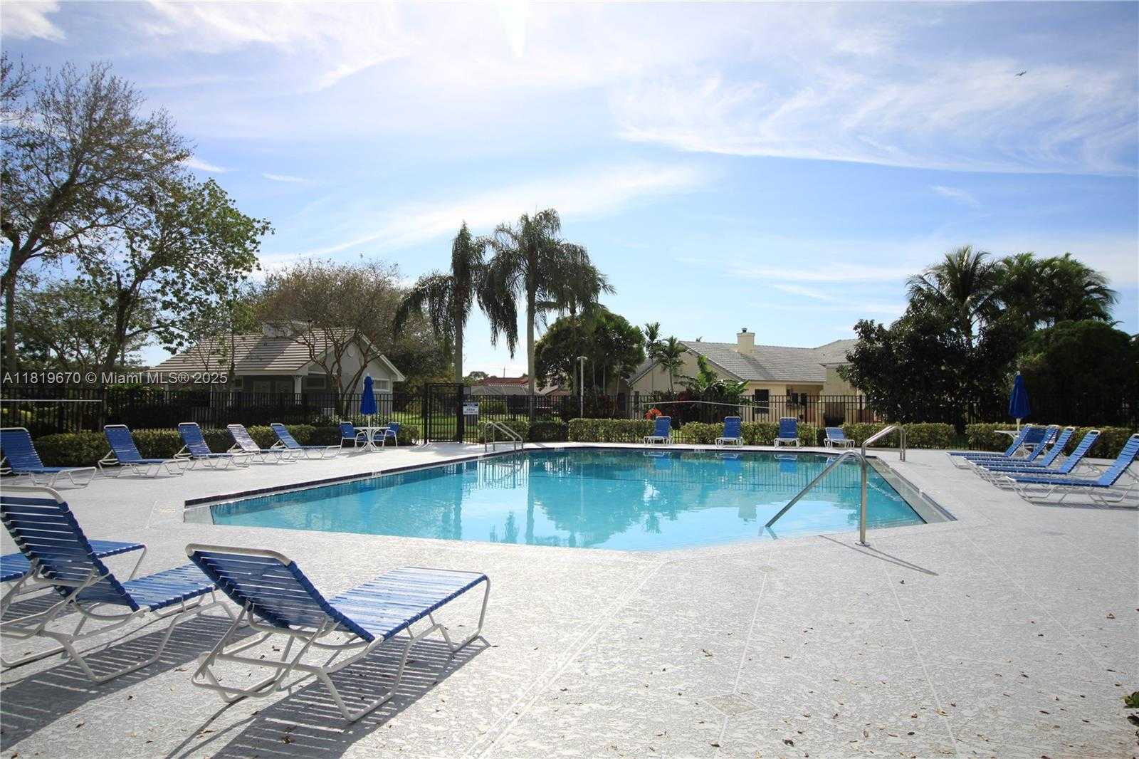 Small Image of 3320 MAPLE LN, Davie Number 34