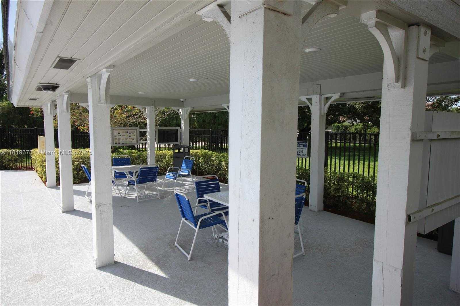 Small Image of 3320 MAPLE LN, Davie Number 35