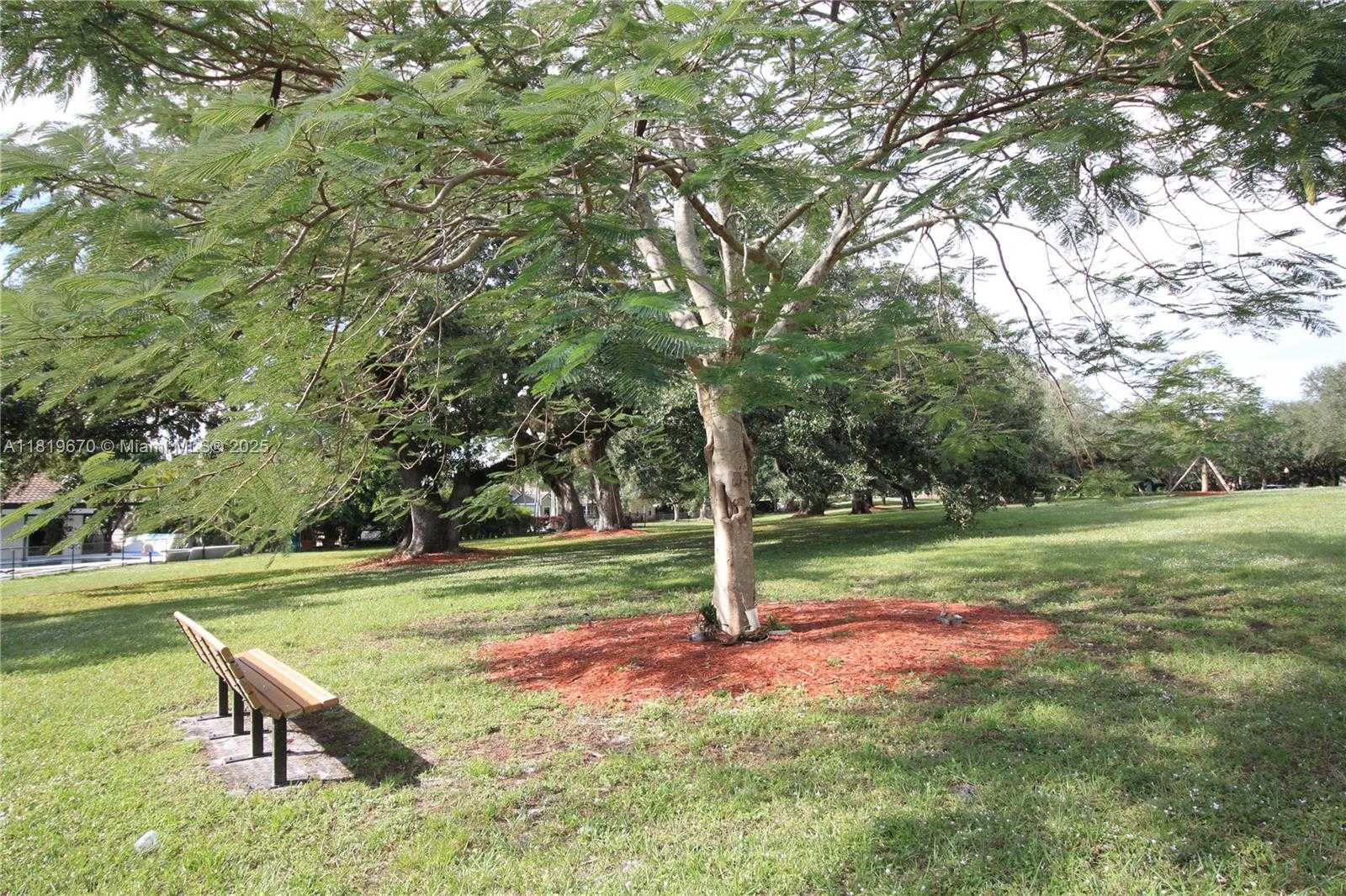 Small Image of 3320 MAPLE LN, Davie Number 37