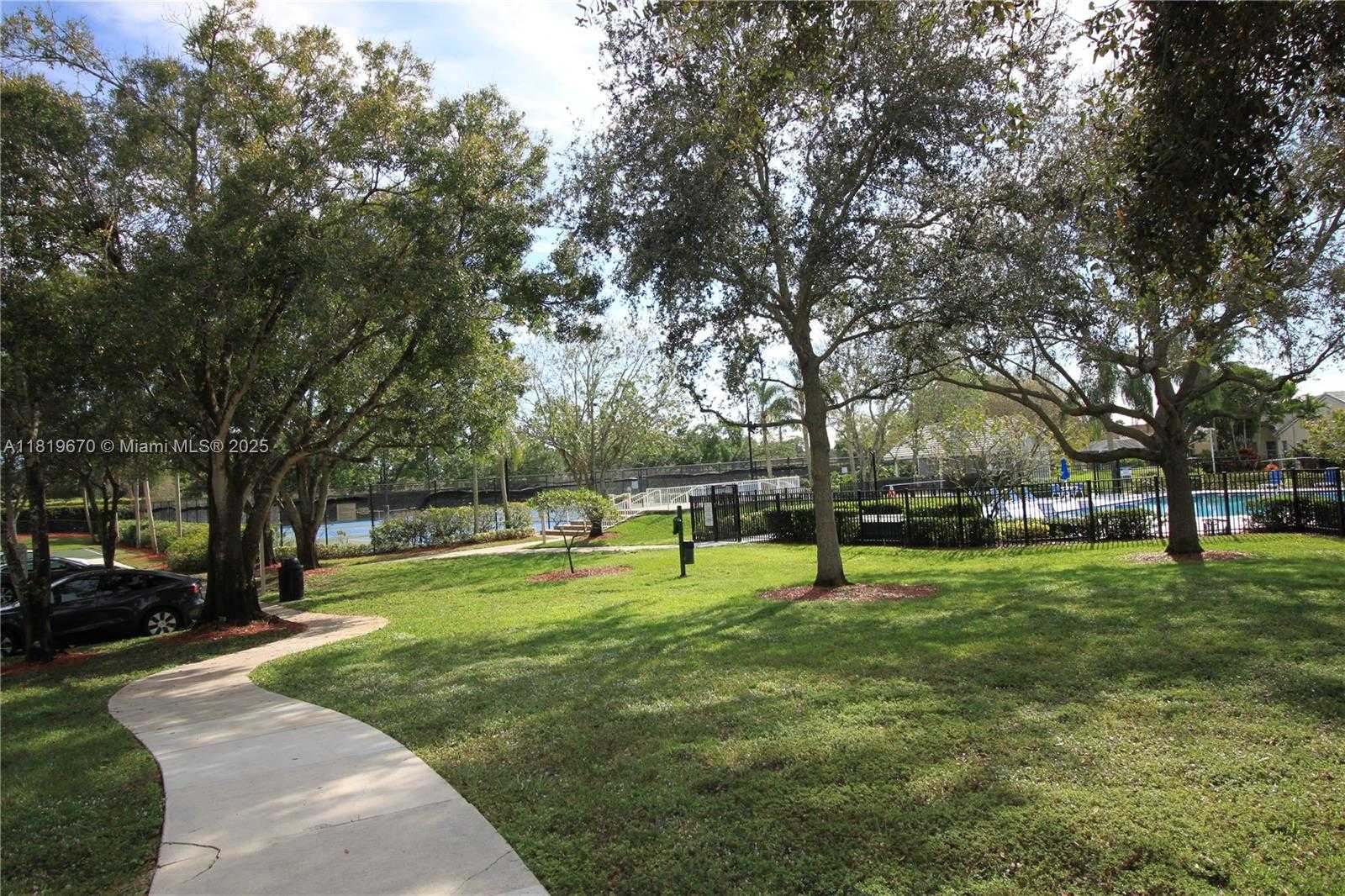Small Image of 3320 MAPLE LN, Davie Number 38