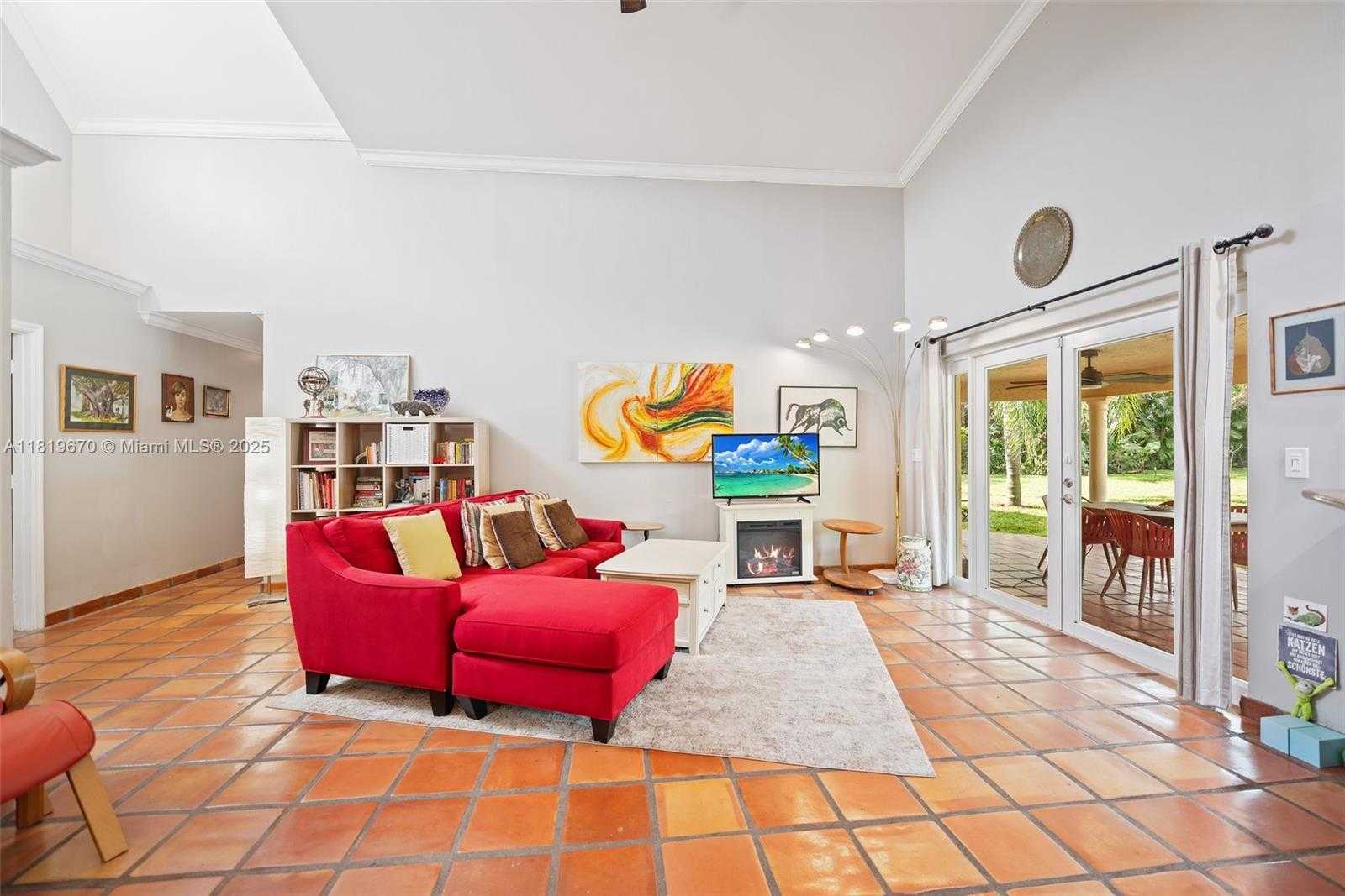 Small Image of 3320 MAPLE LN, Davie Number 4