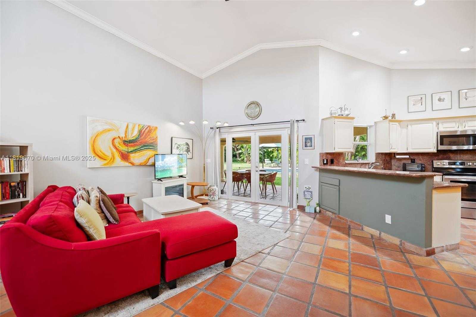 Small Image of 3320 MAPLE LN, Davie Number 5