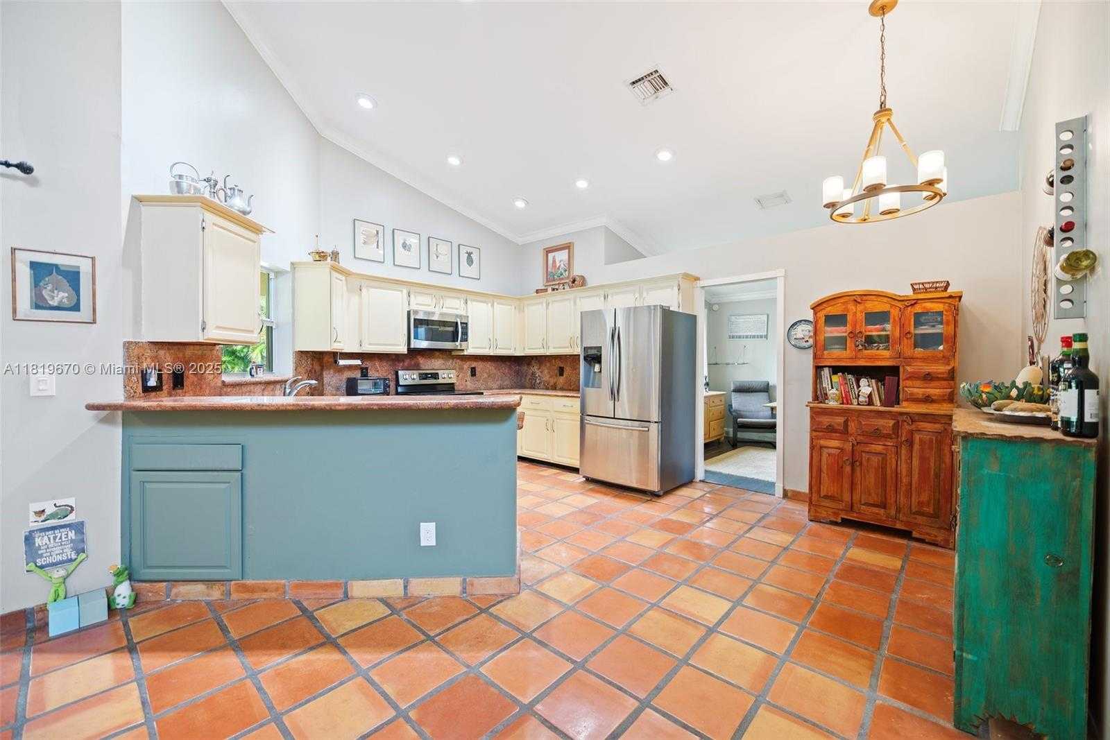 Small Image of 3320 MAPLE LN, Davie Number 9