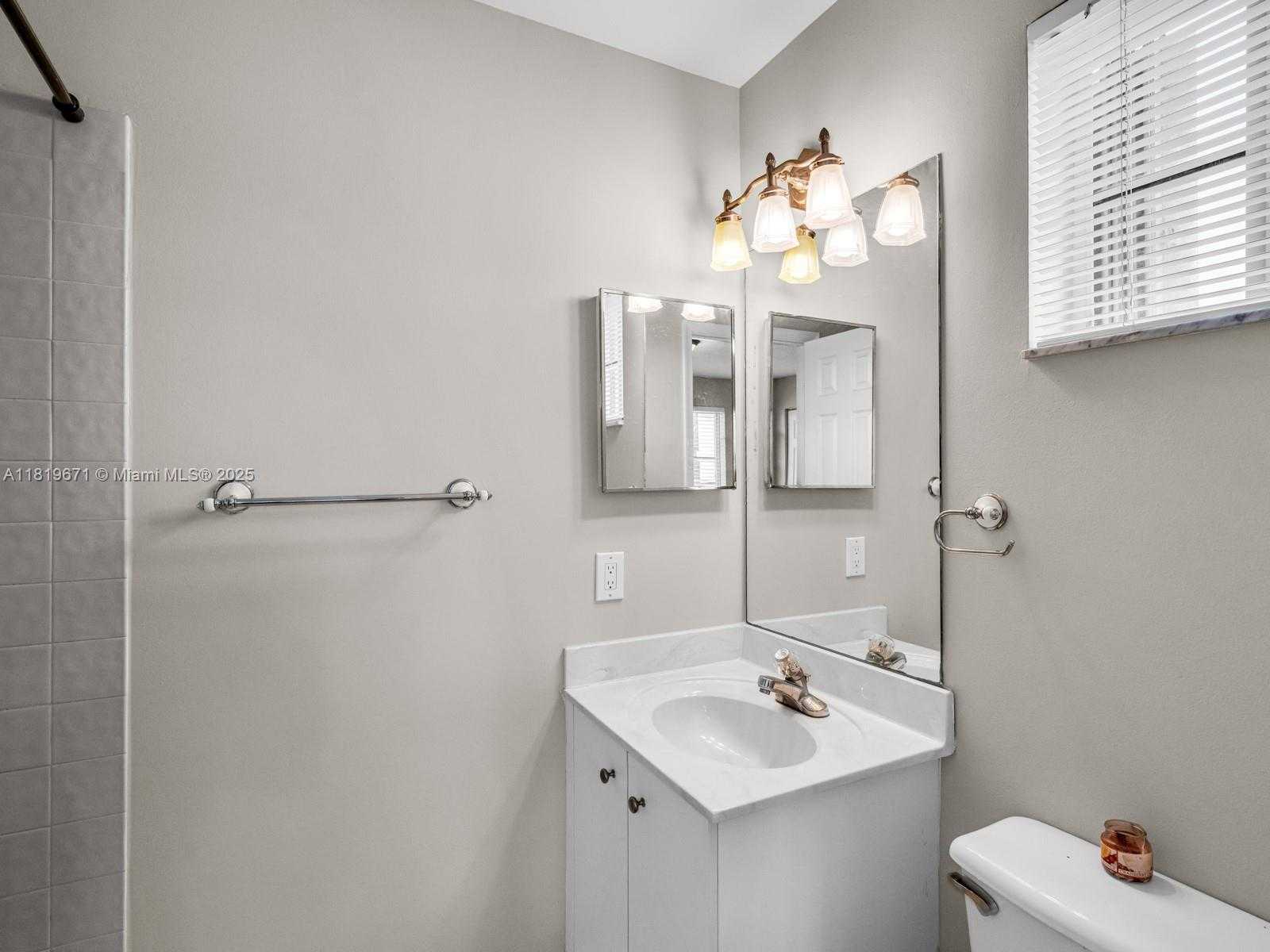 Small Image of 4209 PINEWOOD LN, Weston Number 29