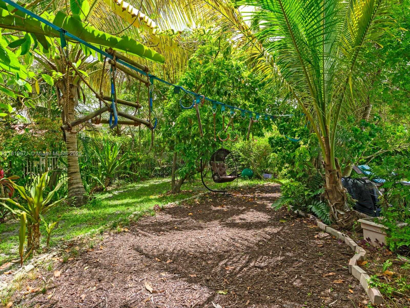 Small Image of 4209 PINEWOOD LN, Weston Number 52