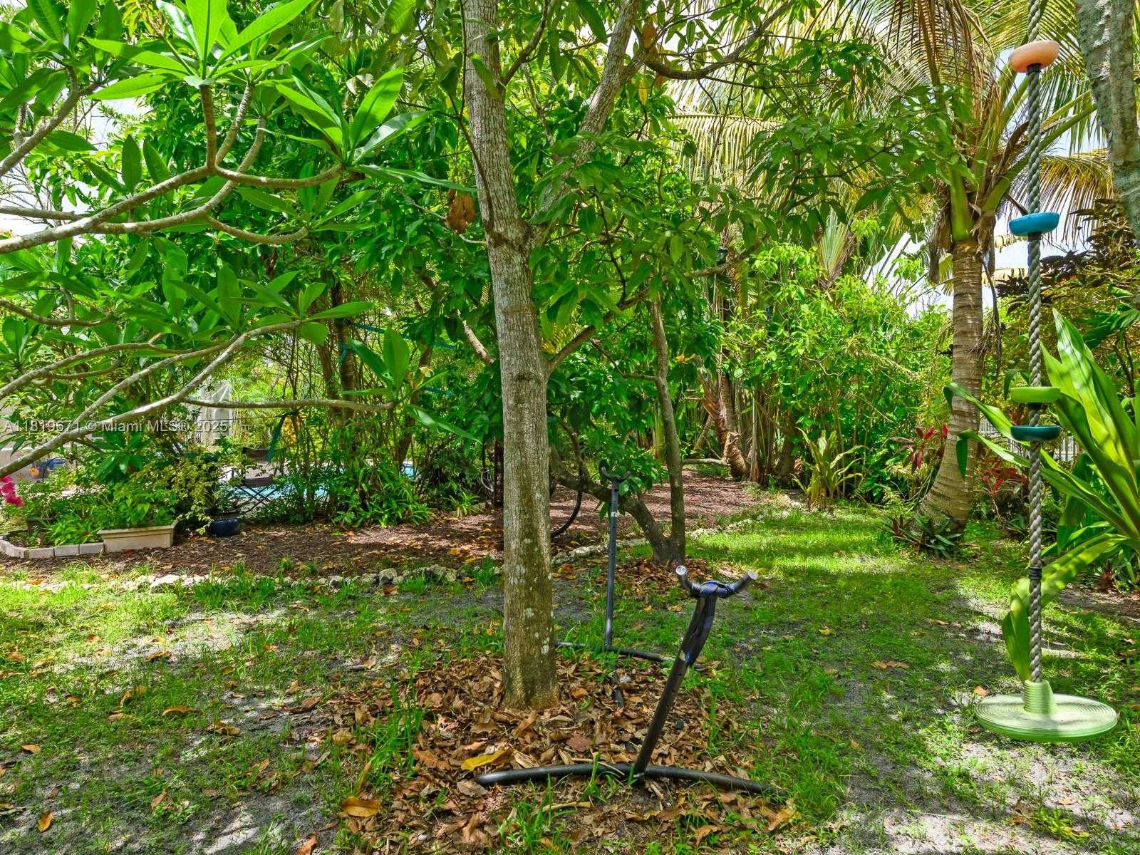 Small Image of 4209 PINEWOOD LN, Weston Number 58