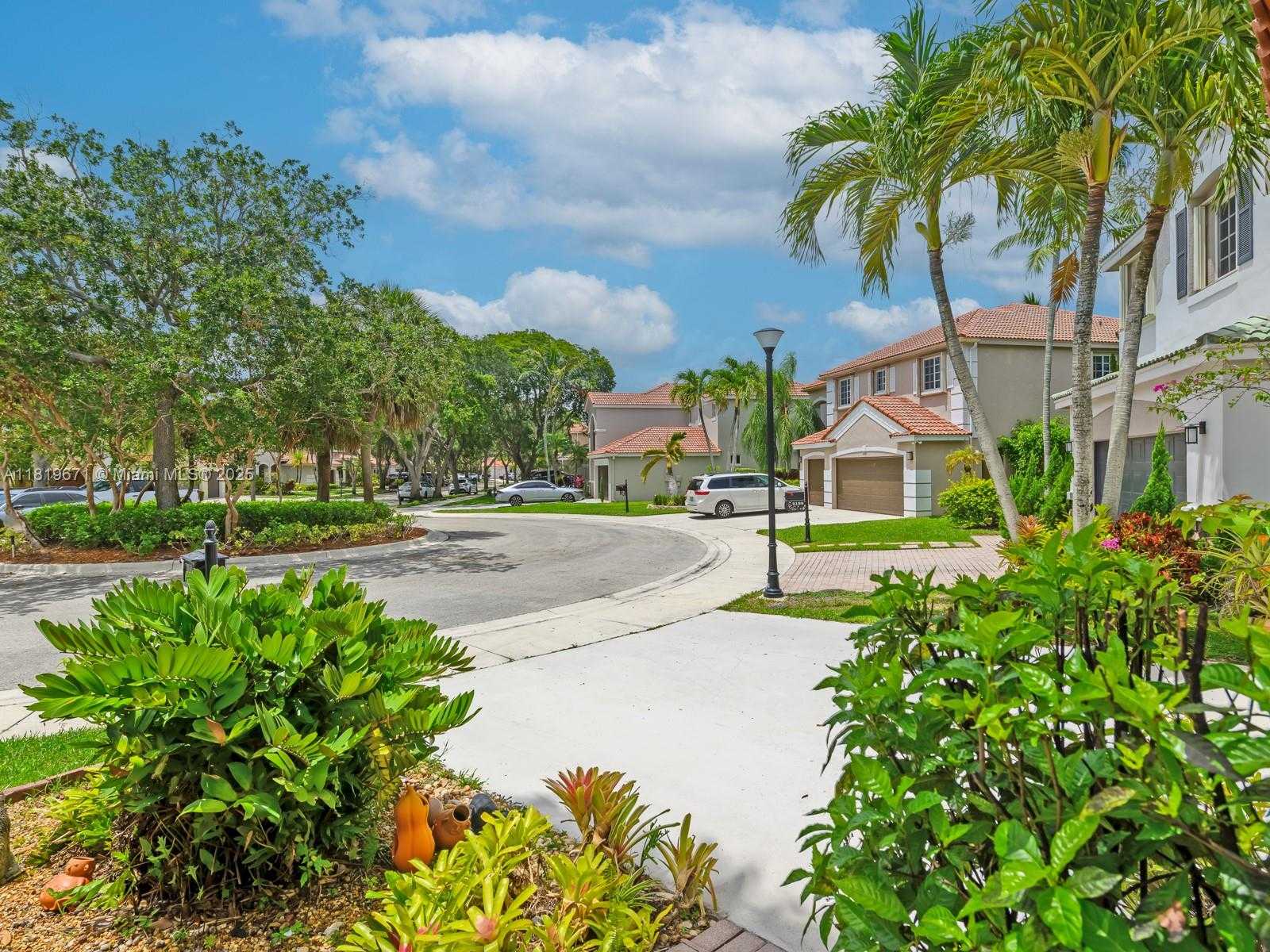 Small Image of 4209 PINEWOOD LN, Weston Number 7