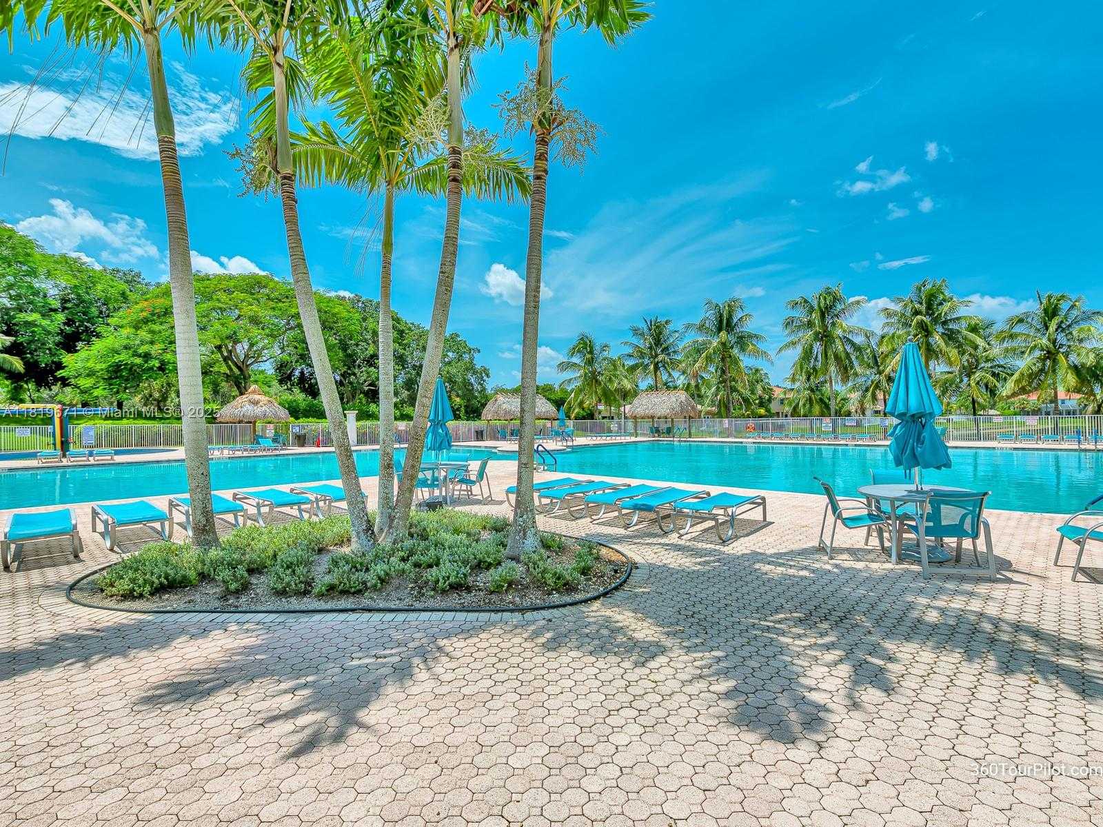 Small Image of 4209 PINEWOOD LN, Weston Number 75