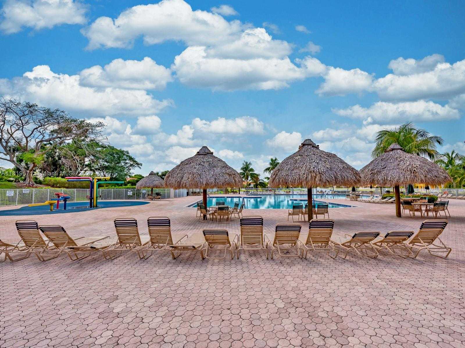 Small Image of 4209 PINEWOOD LN, Weston Number 77