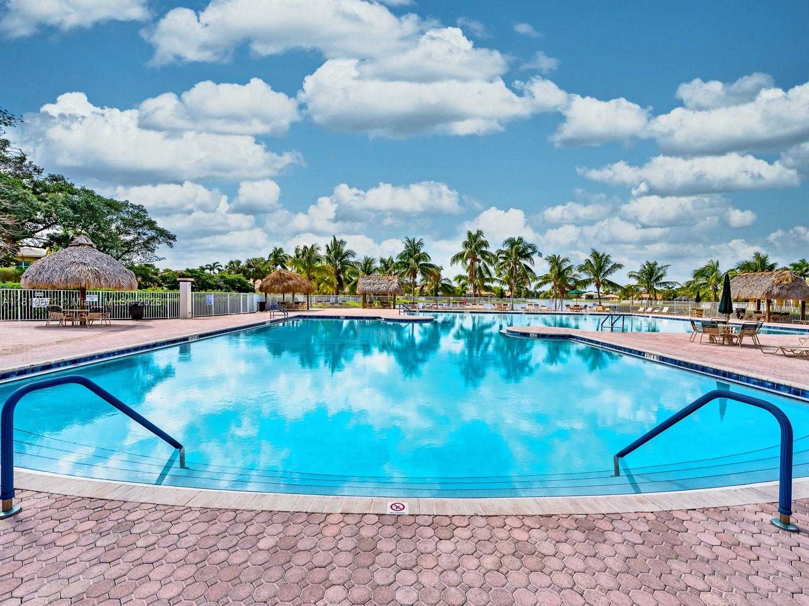 Small Image of 4209 PINEWOOD LN, Weston Number 78