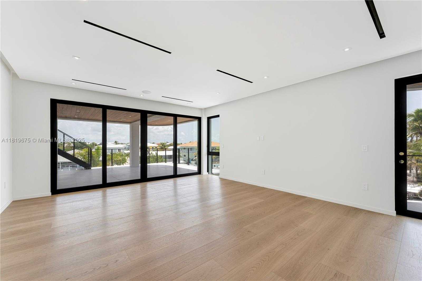 Small Image of 301 BUTTONWOOD CIR #B, Key Largo Number 16