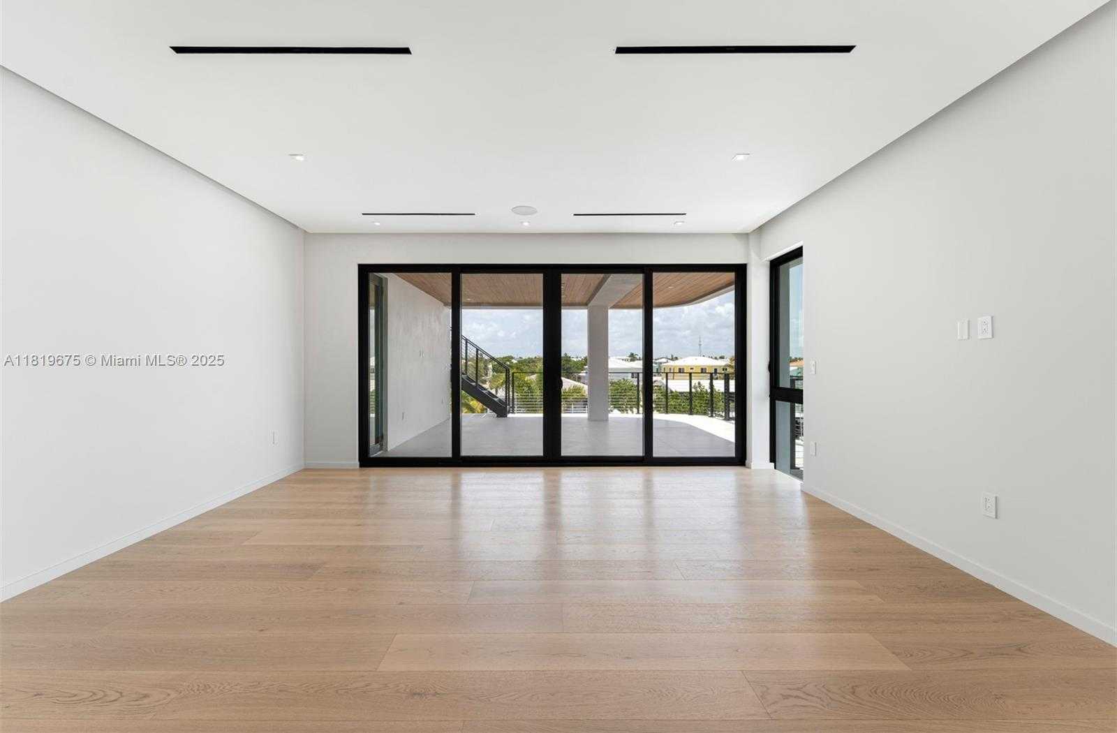 Small Image of 301 BUTTONWOOD CIR #B, Key Largo Number 17