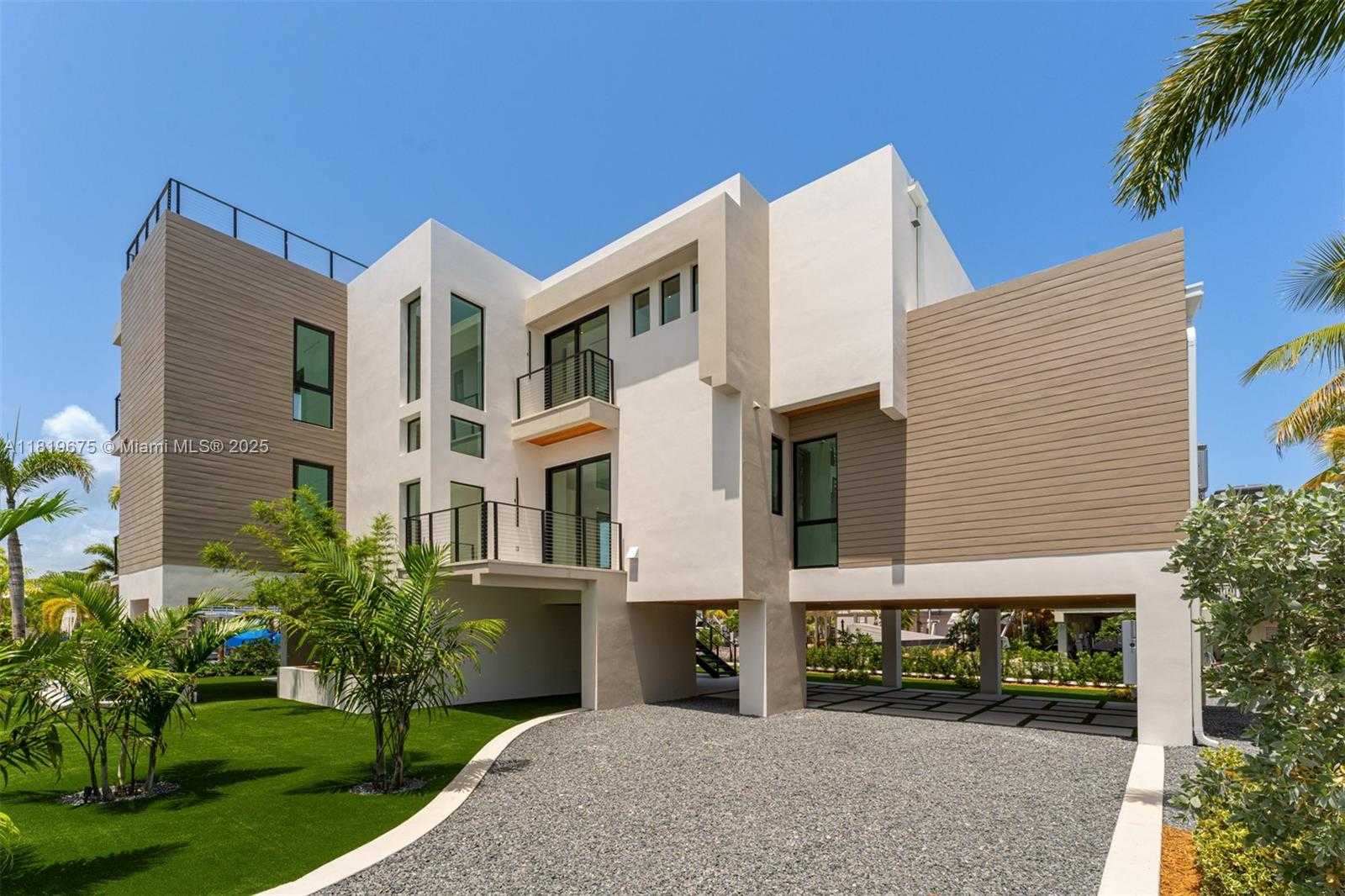 Small Image of 301 BUTTONWOOD CIR #B, Key Largo Number 2