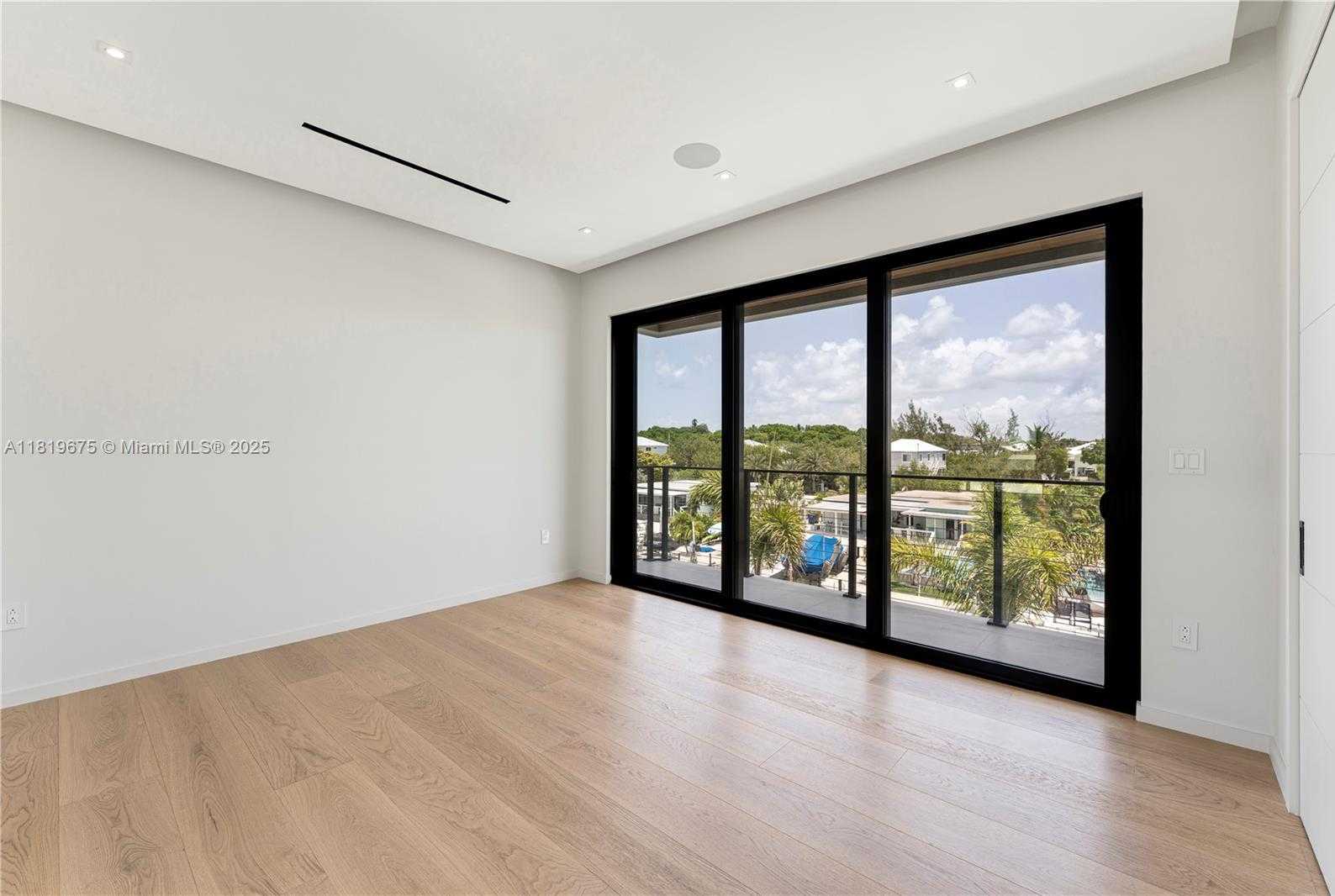 Small Image of 301 BUTTONWOOD CIR #B, Key Largo Number 22