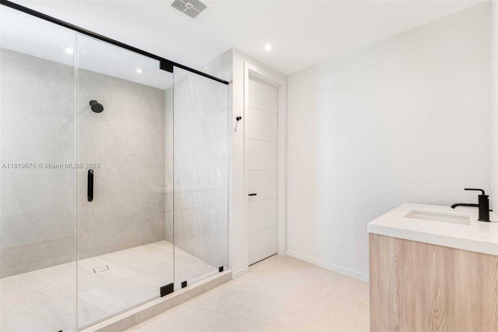 Small Image of 301 BUTTONWOOD CIR #B, Key Largo Number 23