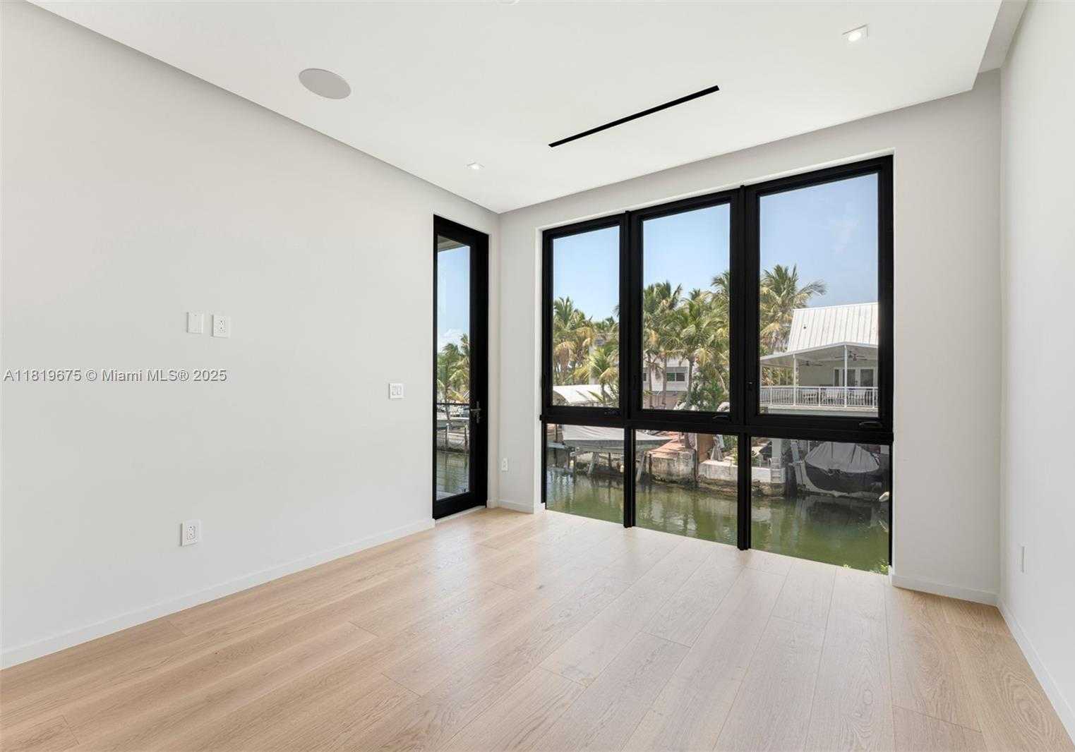 Small Image of 301 BUTTONWOOD CIR #B, Key Largo Number 24