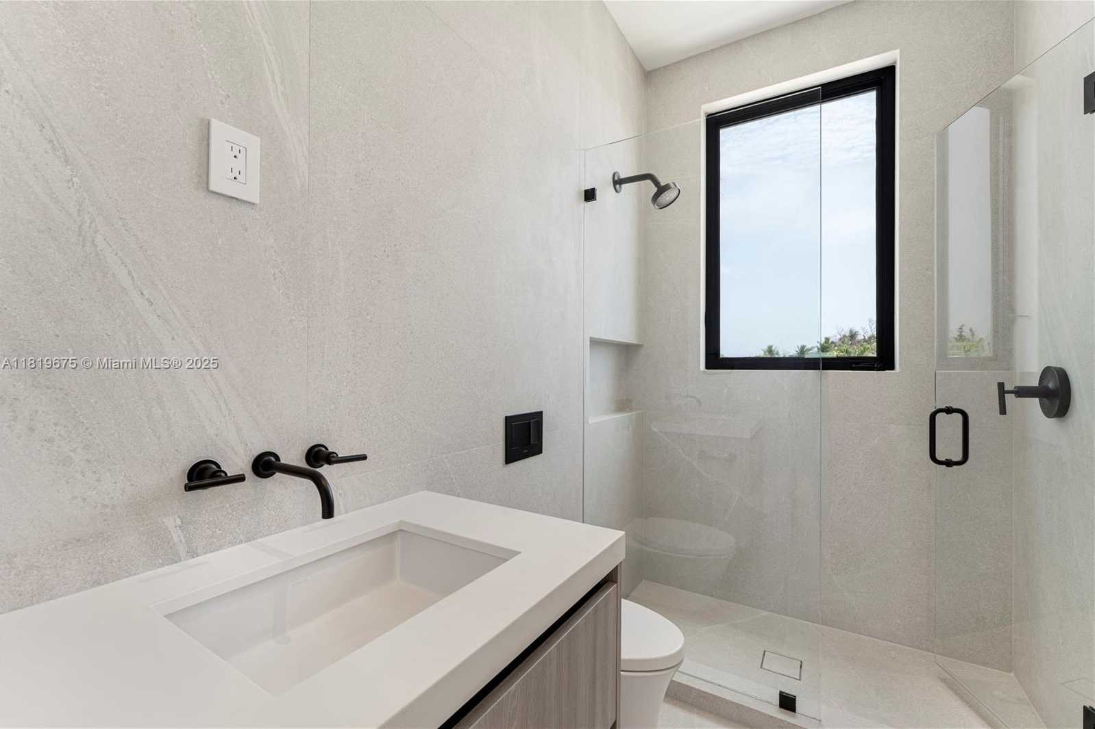 Small Image of 301 BUTTONWOOD CIR #B, Key Largo Number 25