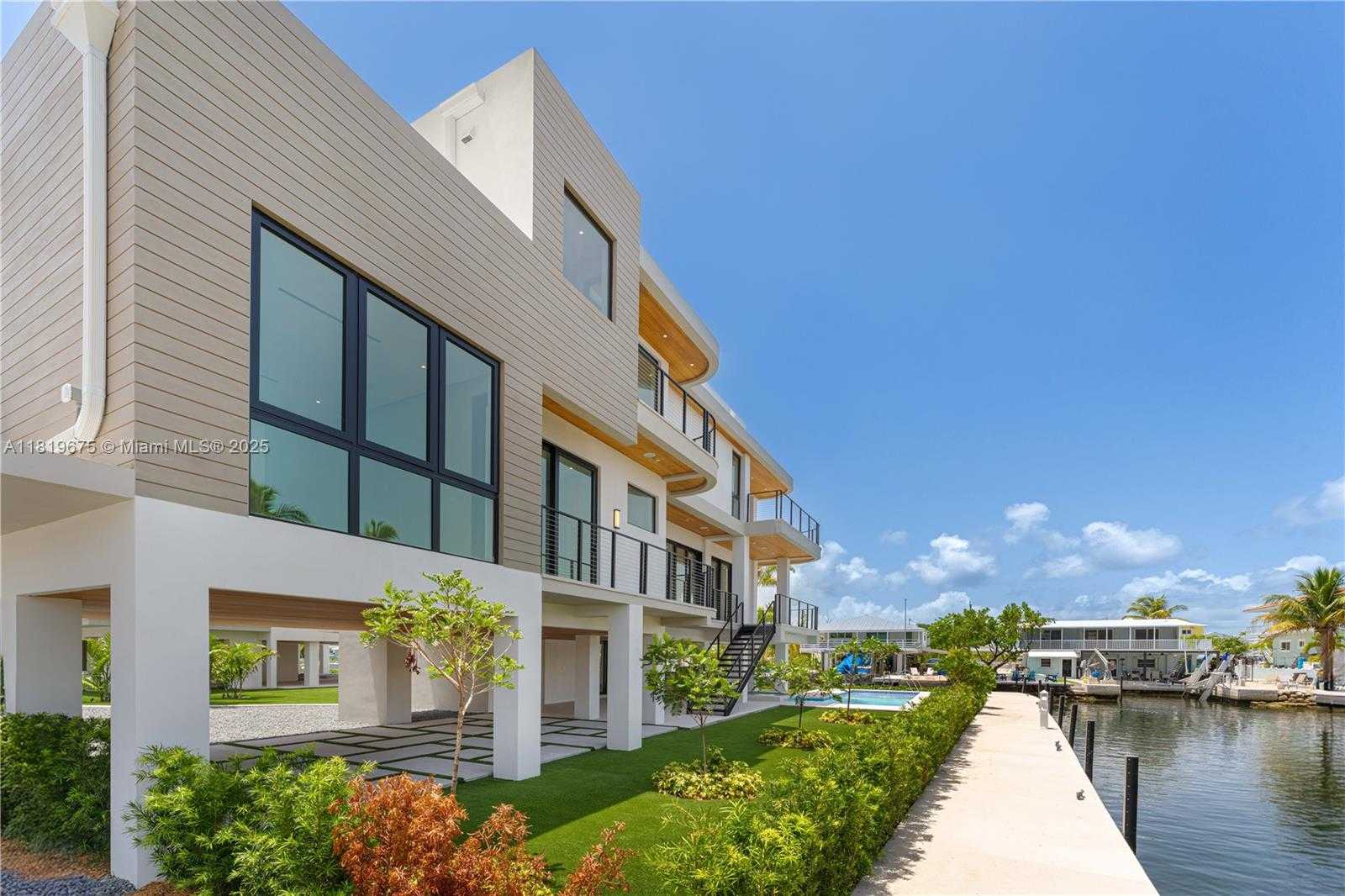 Small Image of 301 BUTTONWOOD CIR #B, Key Largo Number 3