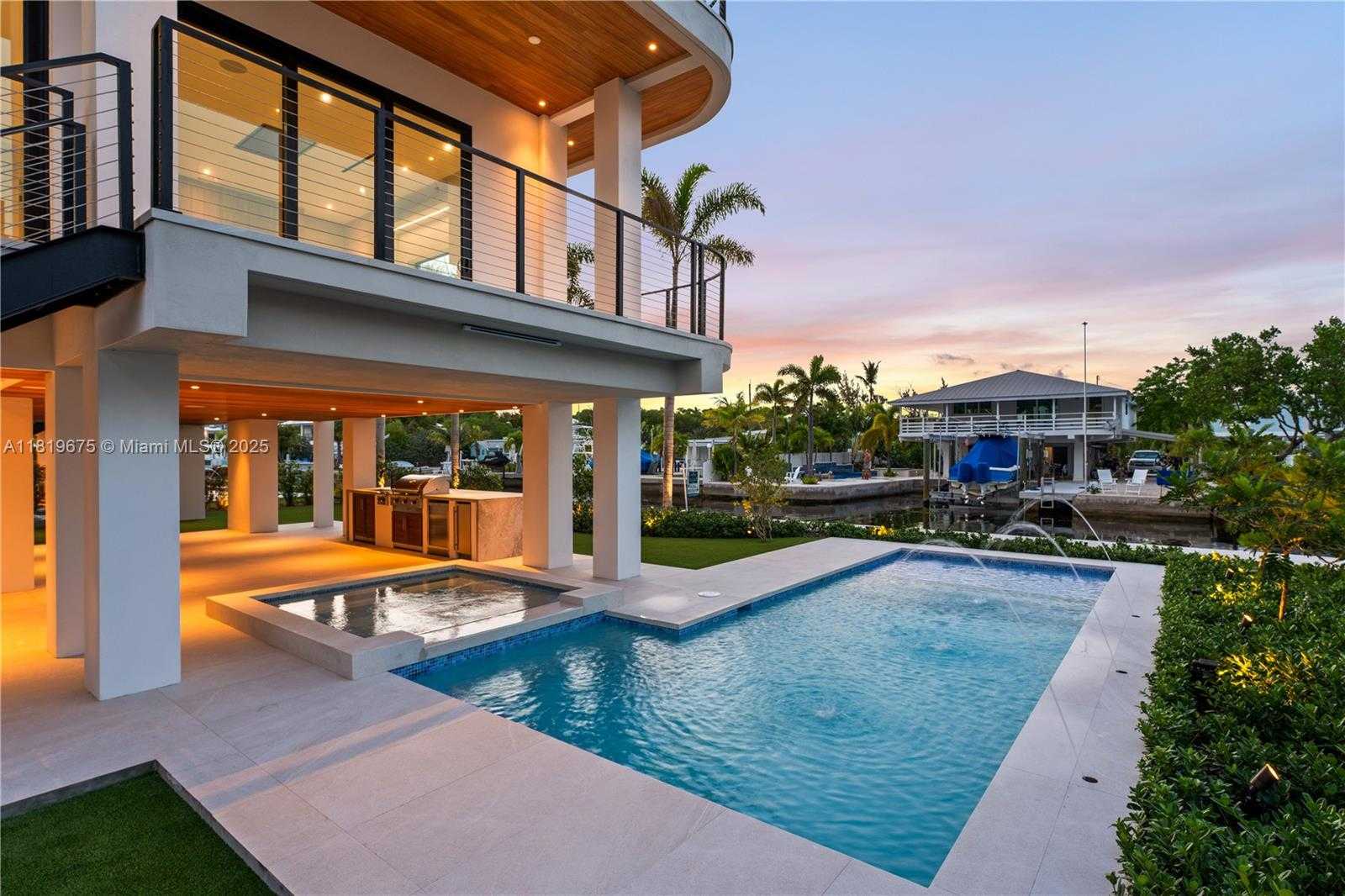 Small Image of 301 BUTTONWOOD CIR #B, Key Largo Number 30