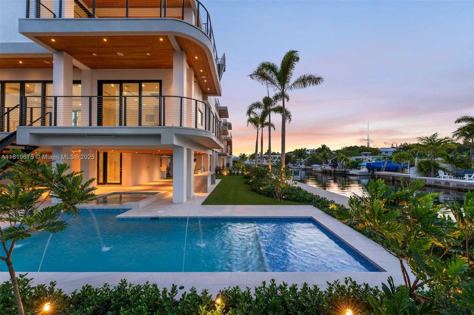 Small Image of 301 BUTTONWOOD CIR #B, Key Largo Number 31
