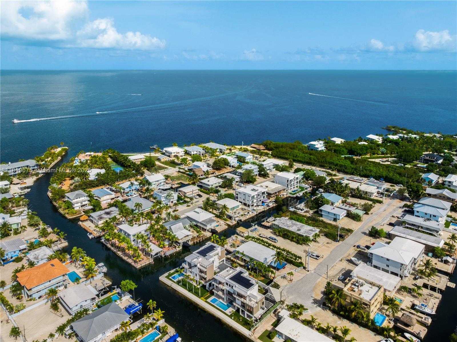 Small Image of 301 BUTTONWOOD CIR #B, Key Largo Number 35