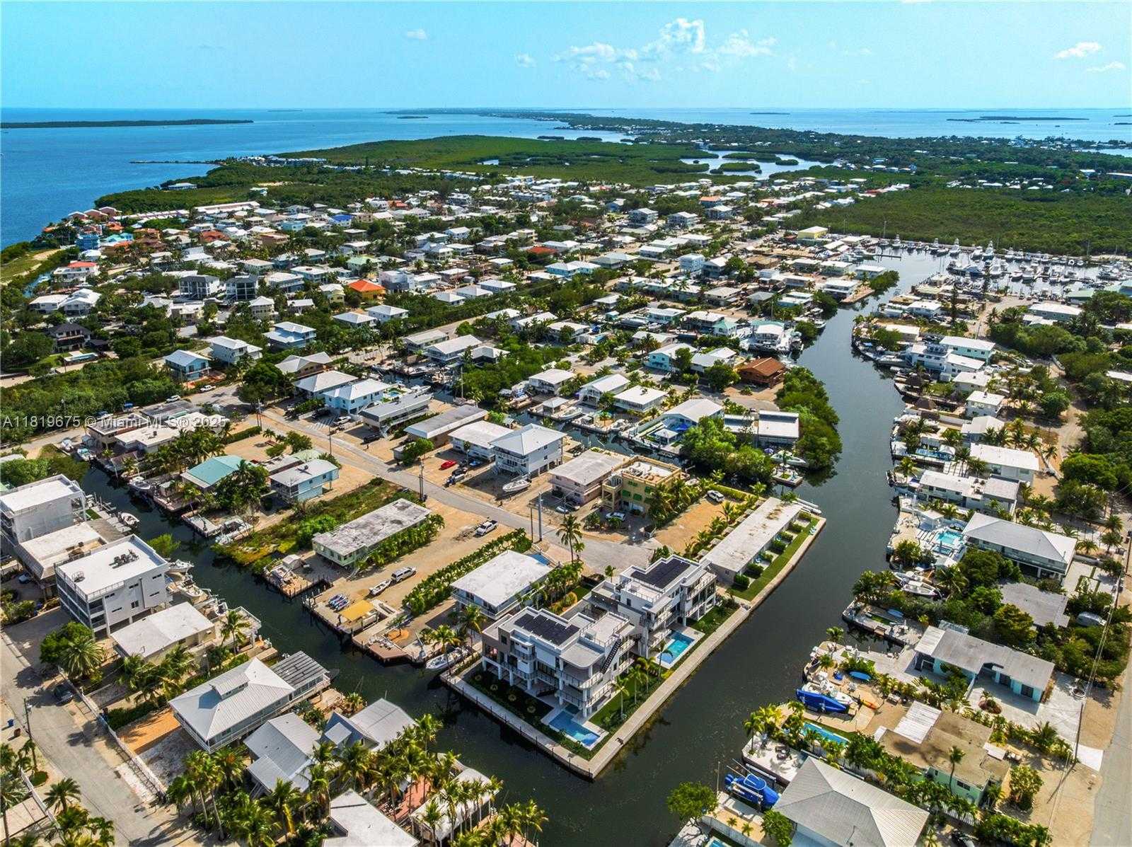 Small Image of 301 BUTTONWOOD CIR #B, Key Largo Number 36