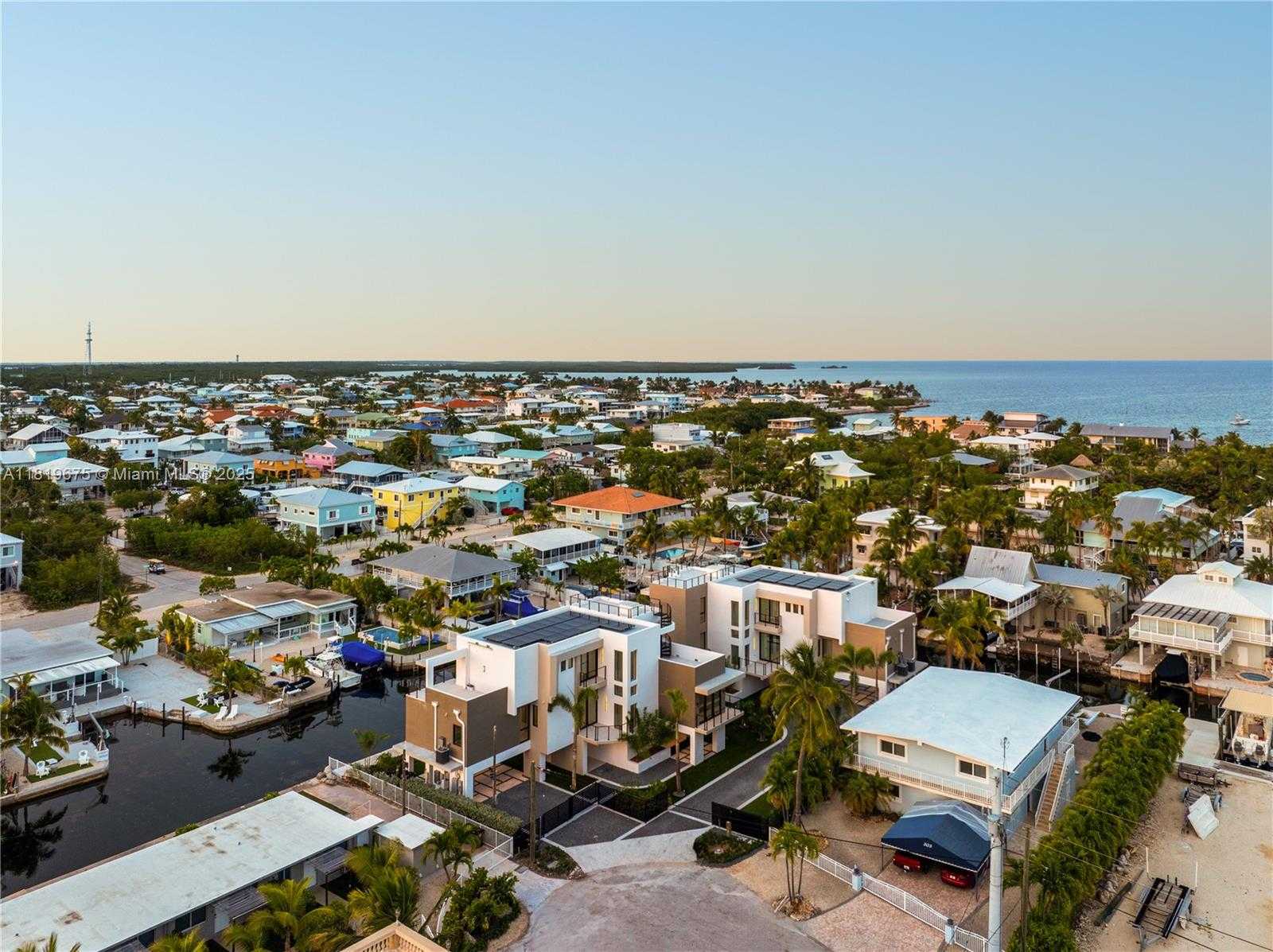Small Image of 301 BUTTONWOOD CIR #B, Key Largo Number 37