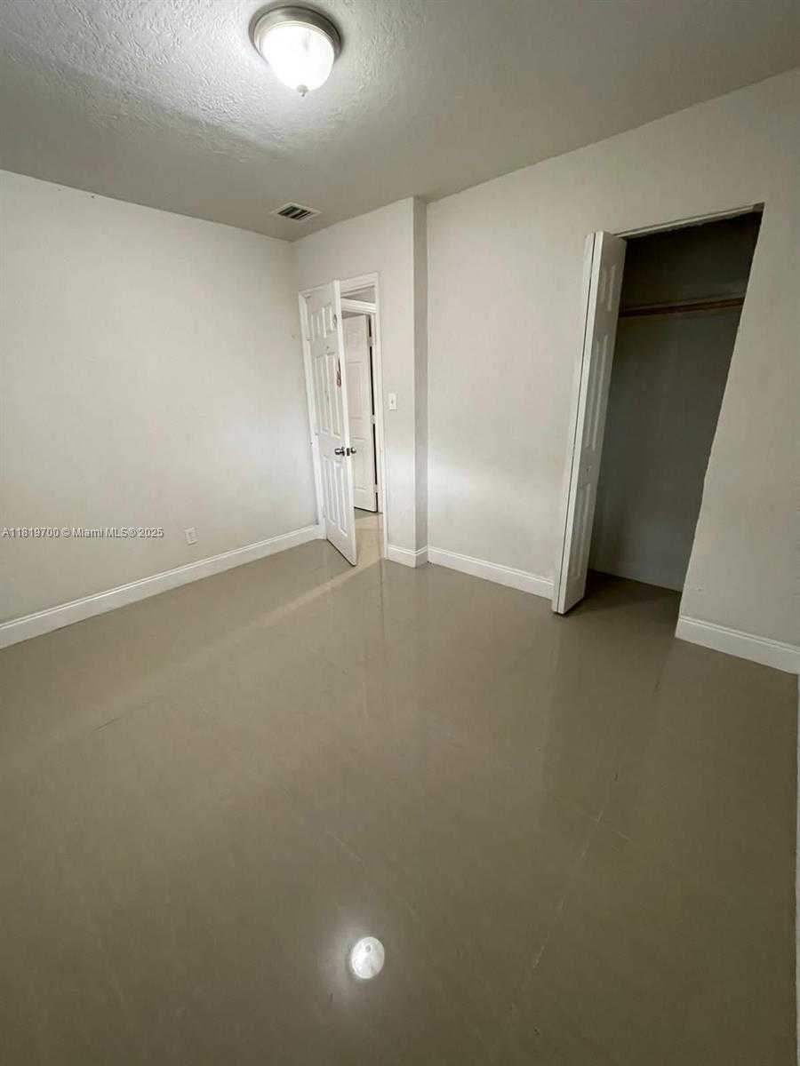 Small Image of 2720 NW 2nd St, Pompano Beach, FL 33069, USA Number 12