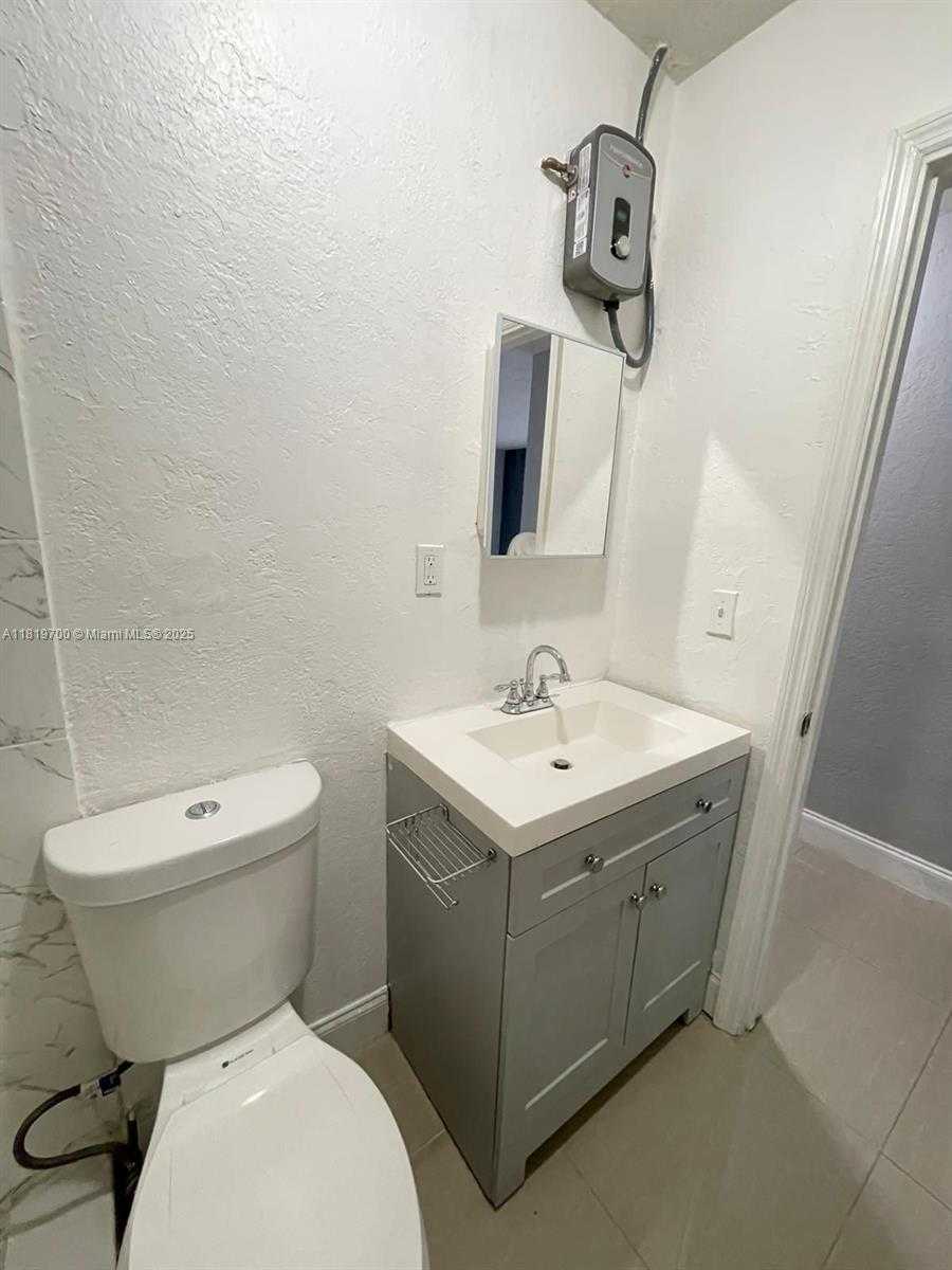 Small Image of 2720 NW 2nd St, Pompano Beach, FL 33069, USA Number 13