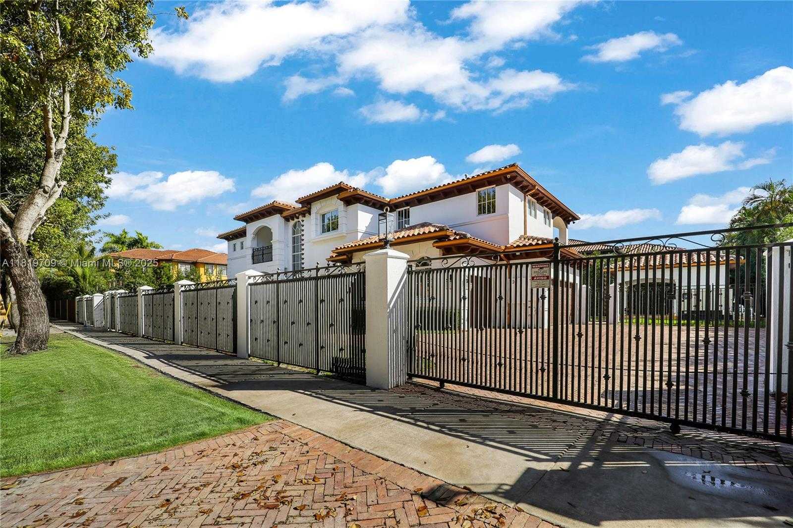 Small Image of 16763 NORTH WEST 77TH PATH, Miami Lakes Number 32