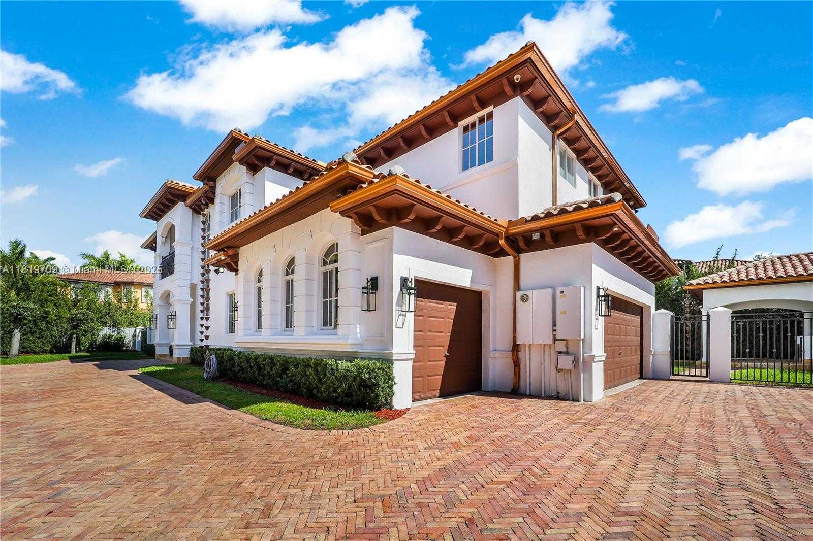 Small Image of 16763 NORTH WEST 77TH PATH, Miami Lakes Number 4