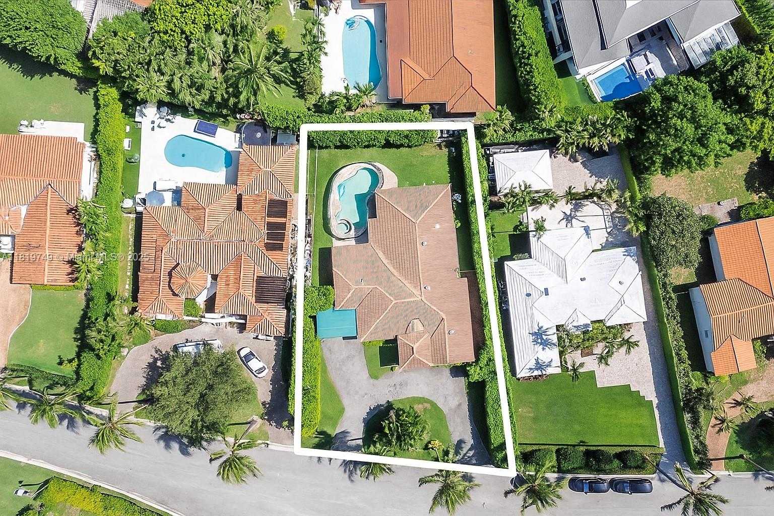 Small Image of 96 BAL CROSS DR, Bal Harbour Number 7