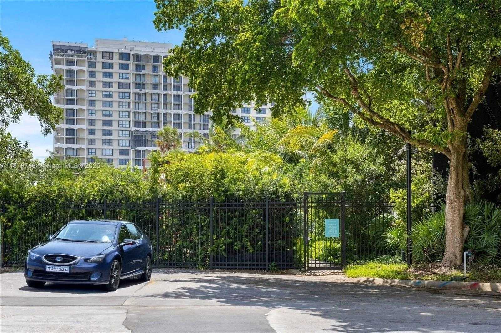 Small Image of 96 BAL CROSS DR, Bal Harbour Number 9
