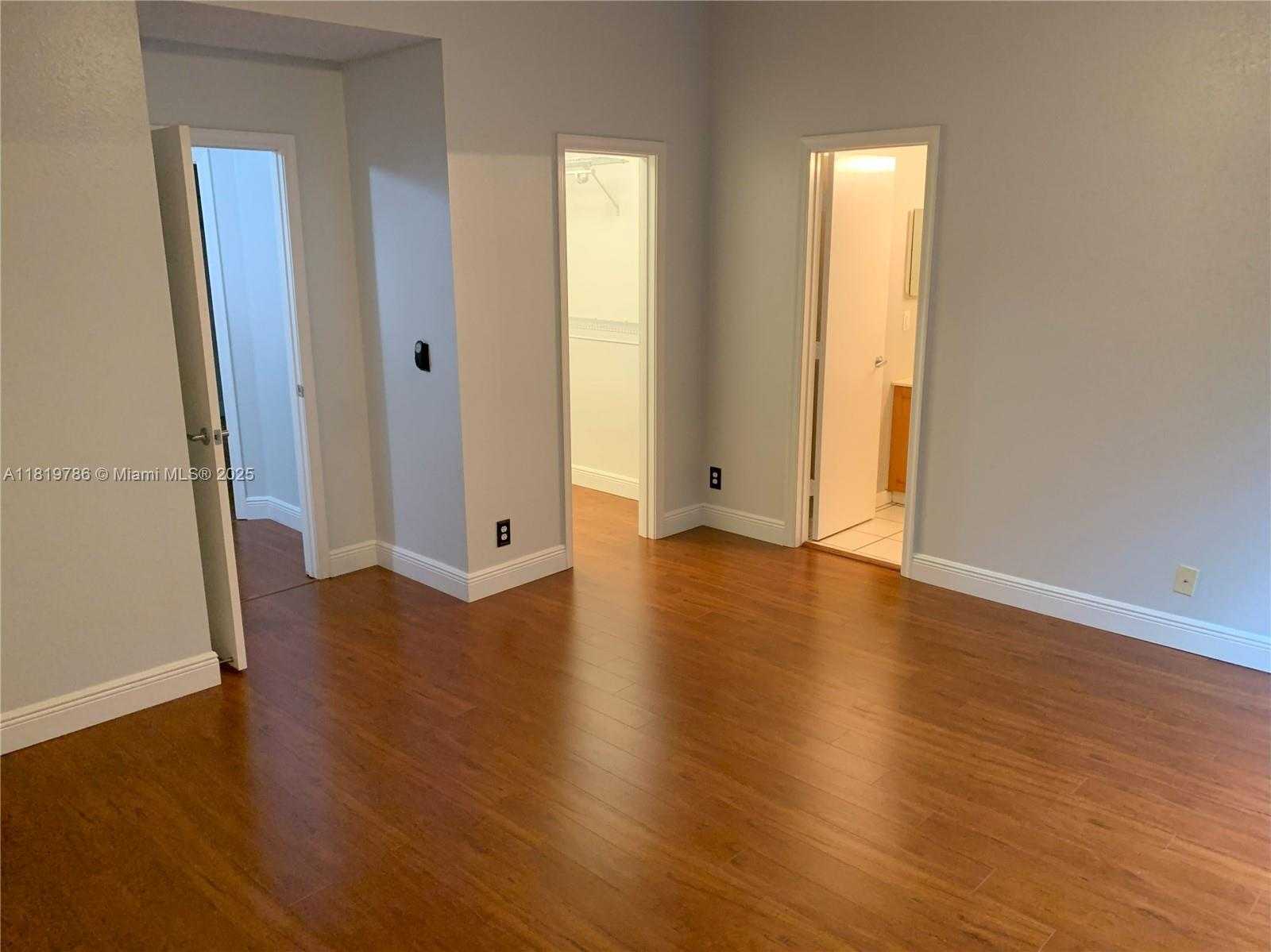 Small Image of 10911 JEWEL BOX LN, Tamarac Number 10