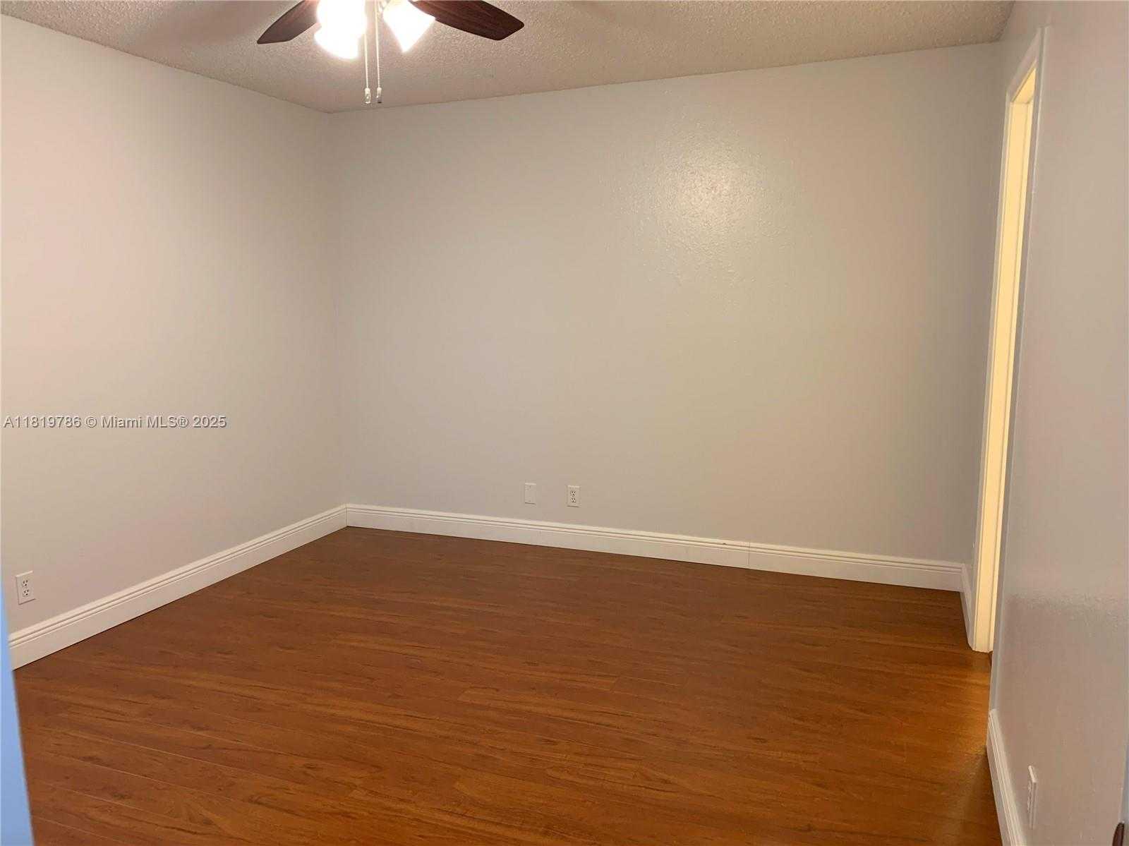 Small Image of 10911 JEWEL BOX LN, Tamarac Number 12