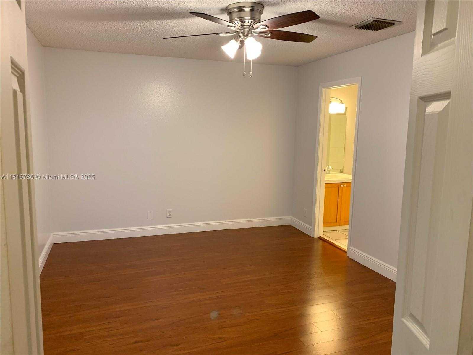 Small Image of 10911 JEWEL BOX LN, Tamarac Number 14