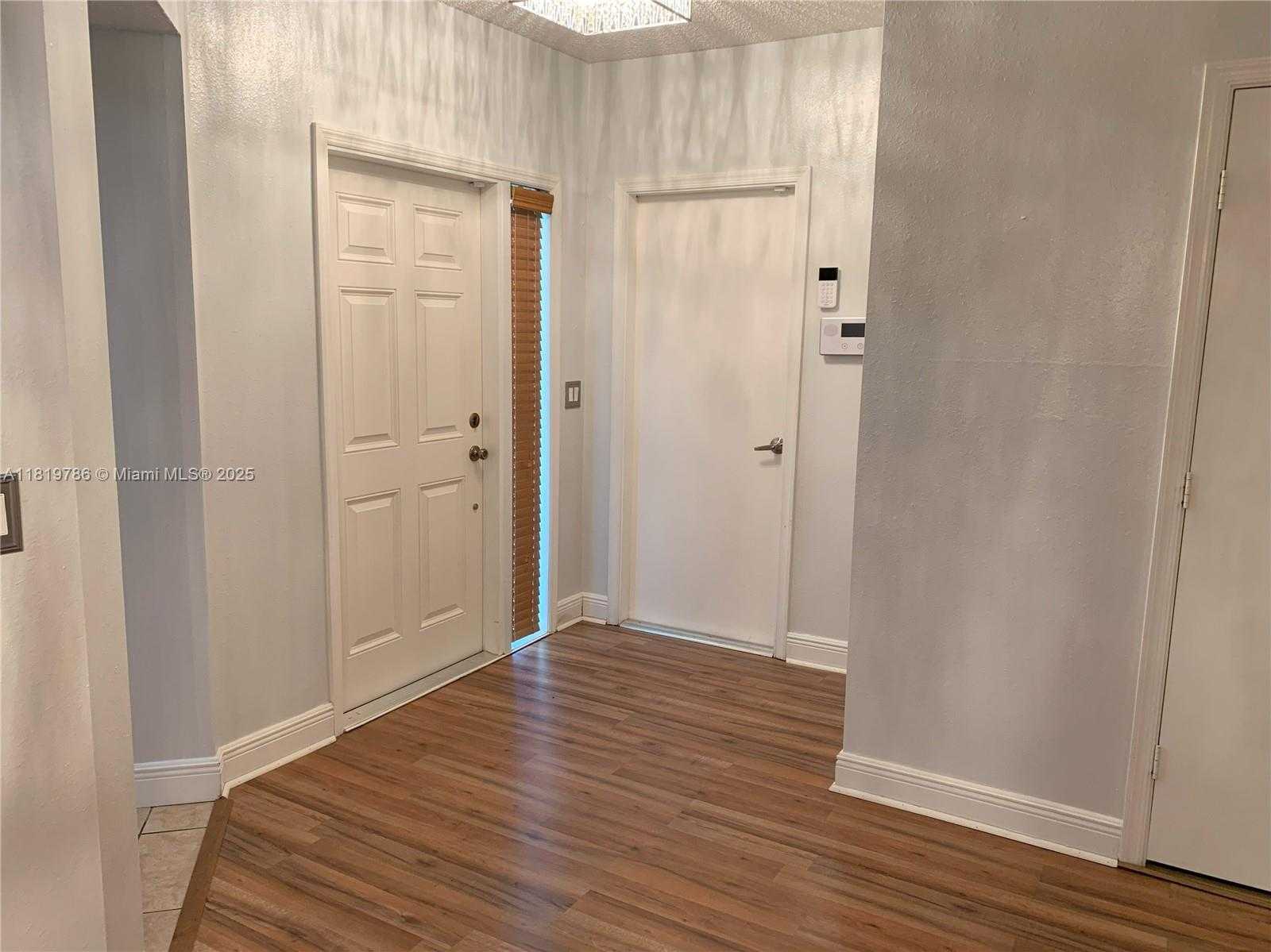 Small Image of 10911 JEWEL BOX LN, Tamarac Number 16