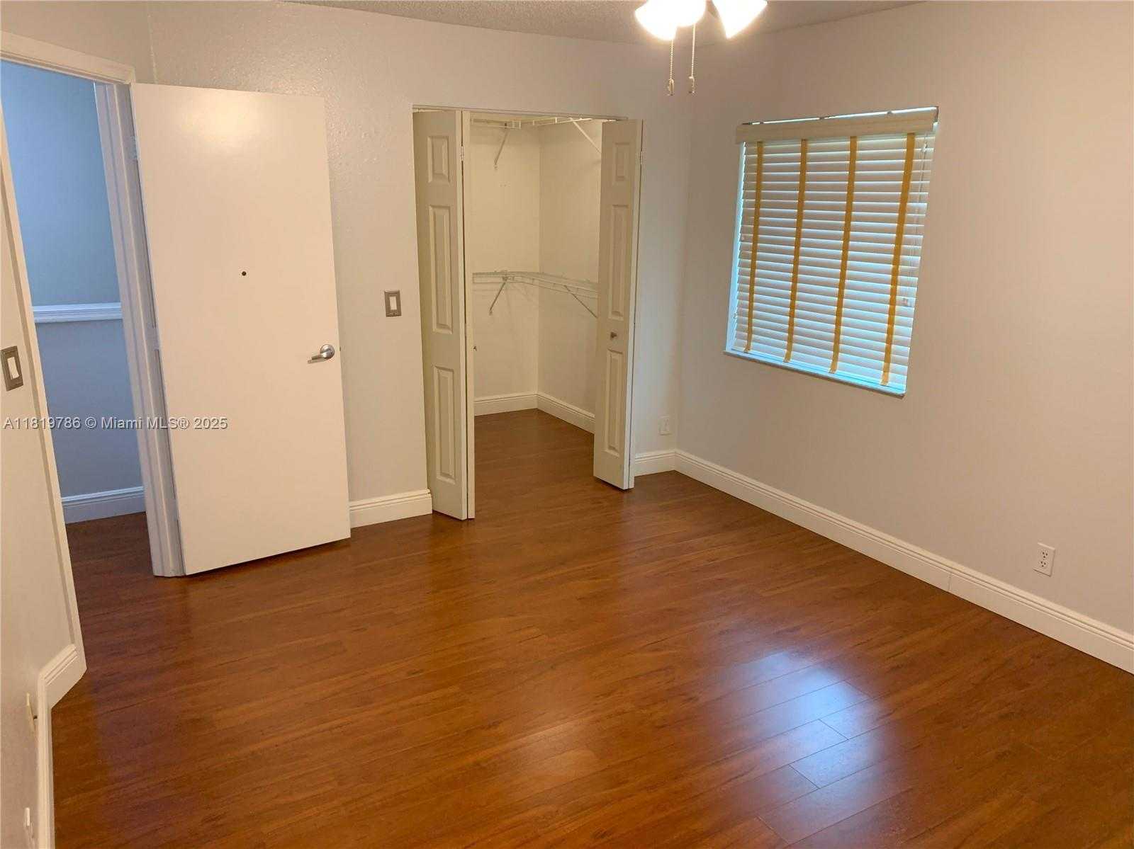Small Image of 10911 JEWEL BOX LN, Tamarac Number 17