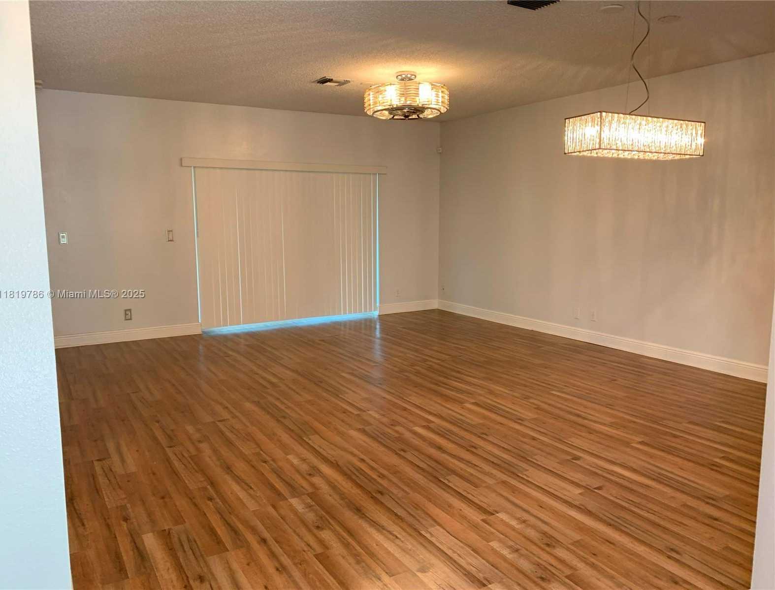 Small Image of 10911 JEWEL BOX LN, Tamarac Number 18