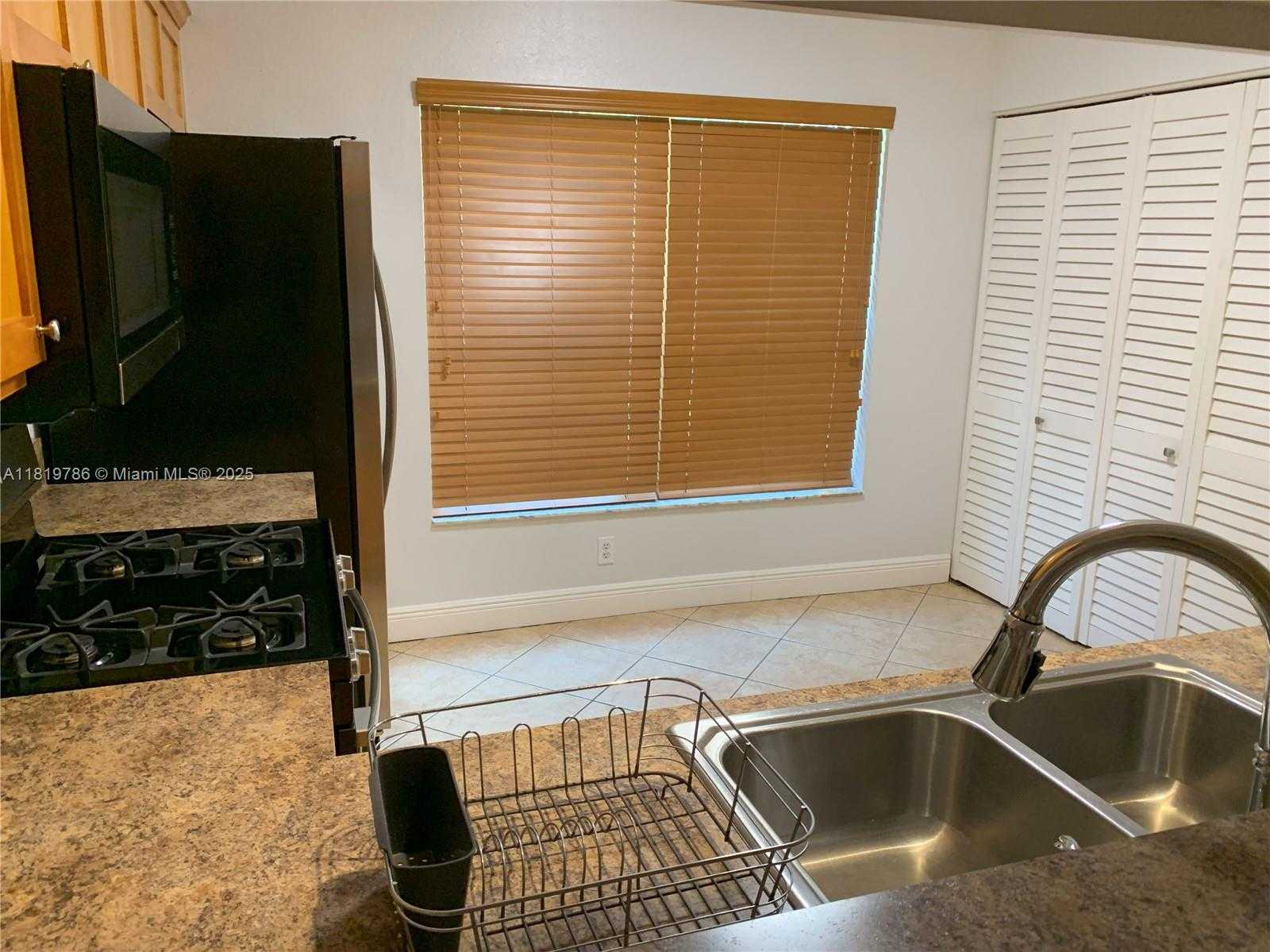Small Image of 10911 JEWEL BOX LN, Tamarac Number 3