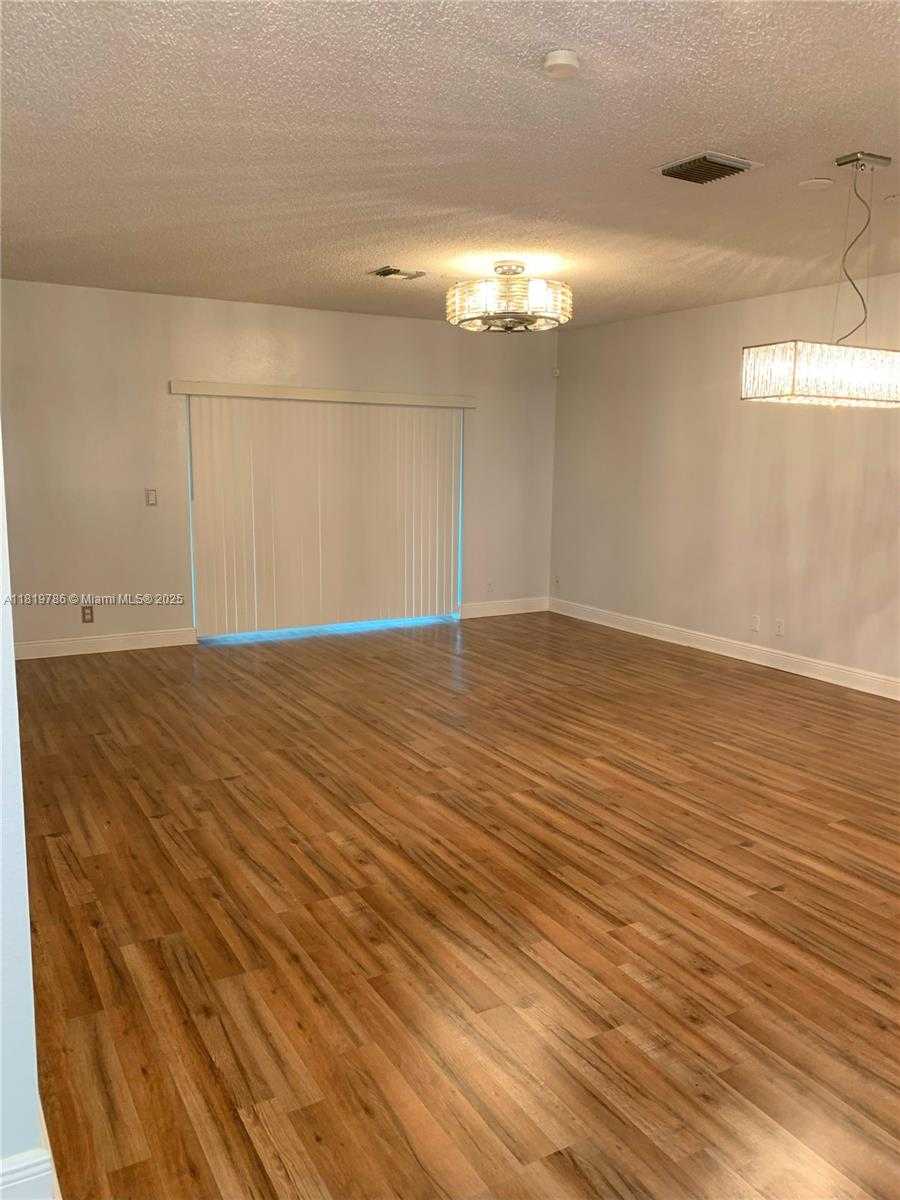 Small Image of 10911 JEWEL BOX LN, Tamarac Number 6