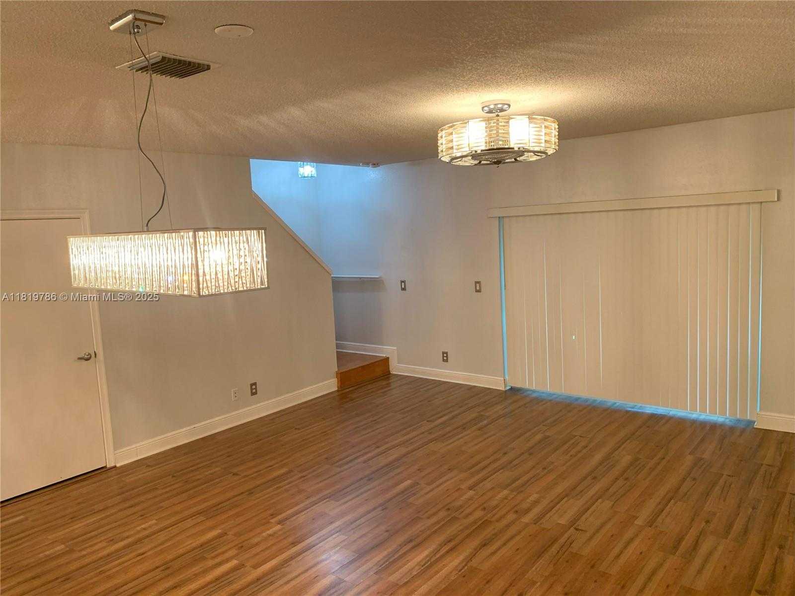 Small Image of 10911 JEWEL BOX LN, Tamarac Number 7