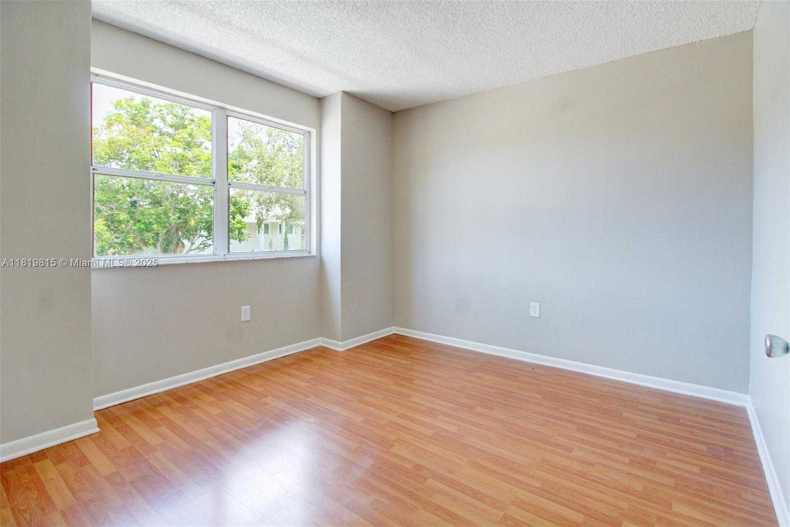 Small Image of 9741 SOUTH WEST 12TH ST, Pembroke Pines Number 25