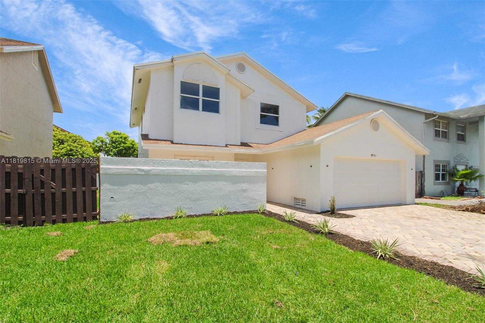 Small Image of 9741 SOUTH WEST 12TH ST, Pembroke Pines Number 3